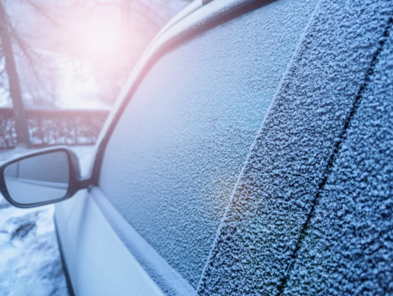 Qışda donmuş qapı kilidlərini və şüşələri necə açmalıyıq?