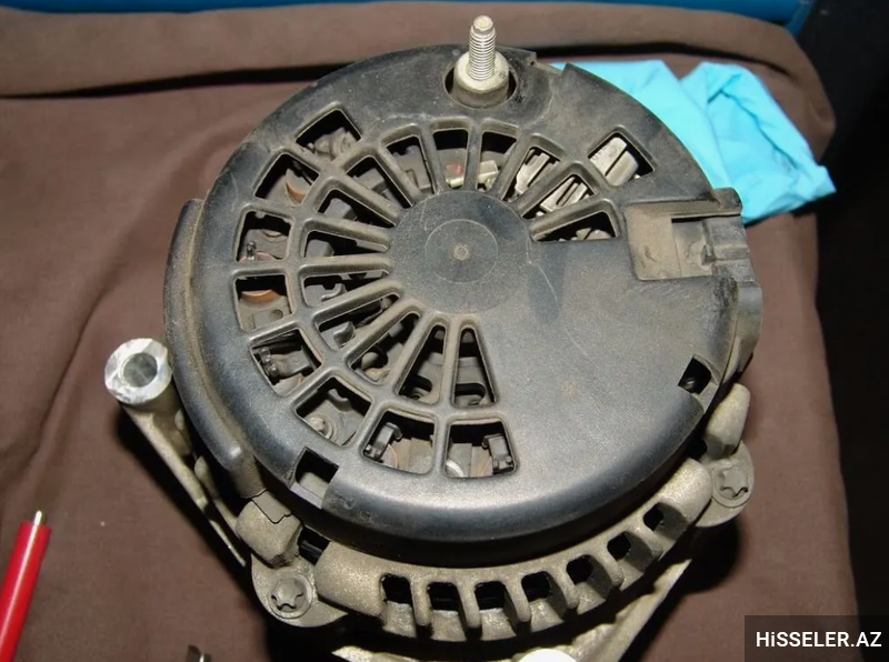 Alternatorun kömürlərinin aşınması nədir və akkumulyator niyə dolmur?