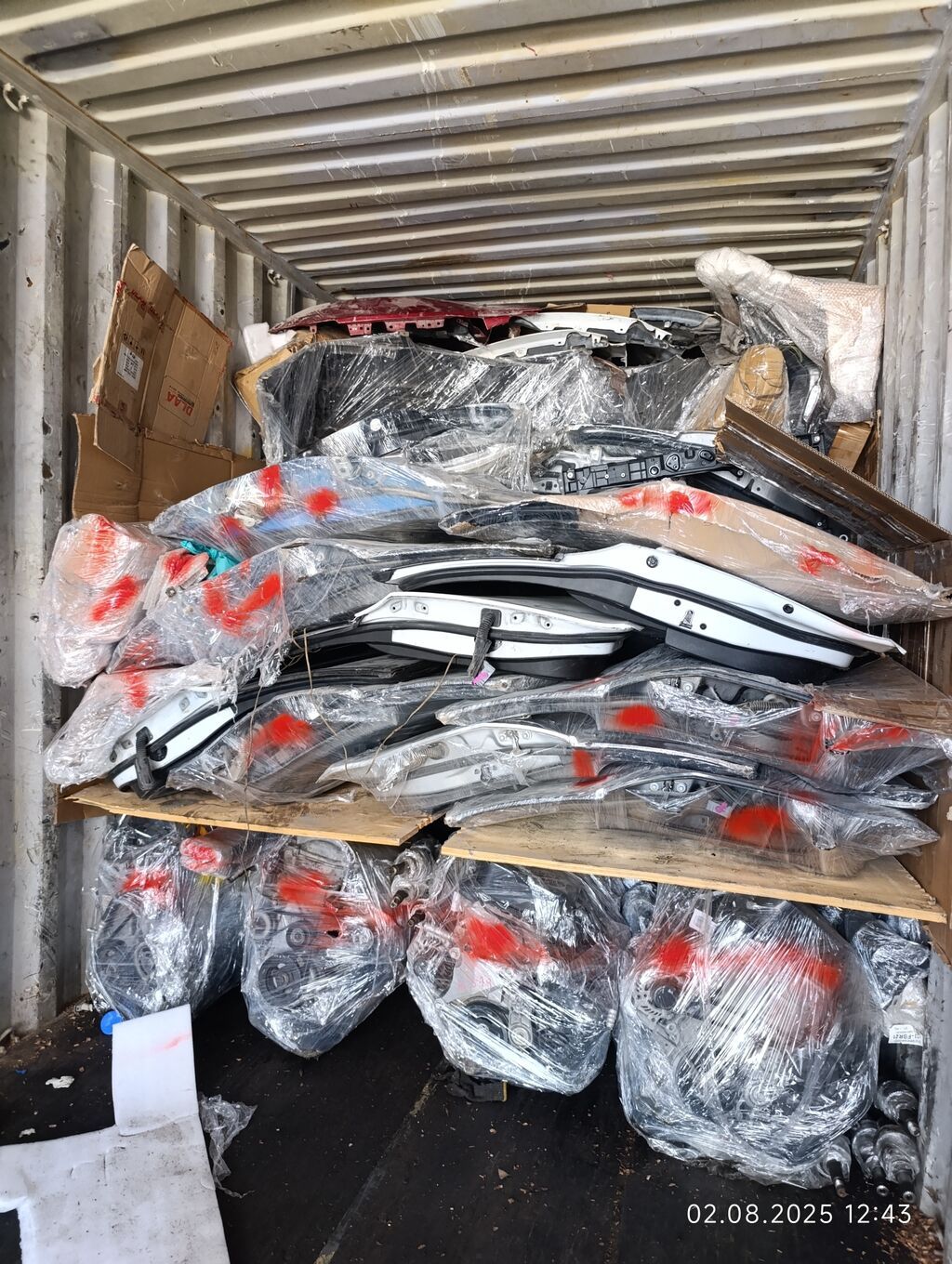 Məhsul: Avtomobil kuzov və asqı hissələri partiyası (konteyner Məhsul: Avtomobil kuzov və asqı hissələri partiyası (konteyner