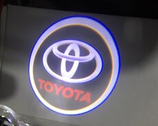 Toyota Prius qapı logo işığı