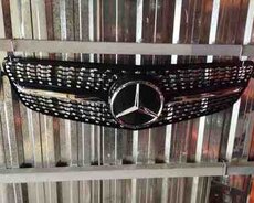 Mercedes W204 radiator barmaqlığı