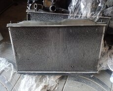 Honda Civic 1.8 su radiatoru