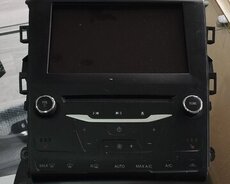 Ford Fusion Monitoru