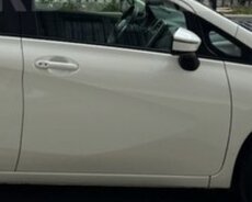 Nissan note qapisi