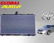Toyota Camry su radiatoru
