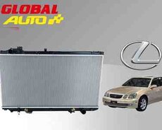 Lexus GS300 su radiatoru
