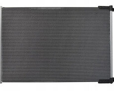 Mercedes W222 su radiatoru