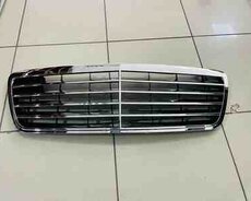 Mercedes W210 radiator barmaqlığı