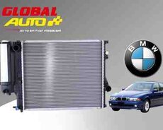 BMW E39 su radiatoru