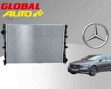 Mercedes E-Class W213 su radiatoru