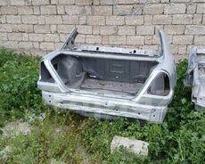 W202 arxa və on hisseleri