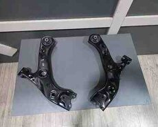 Toyota Corolla Cross alt asqı qolu