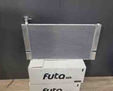 Toyota Prius 20 su radiatoru
