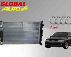 Audi A4 su radiatoru