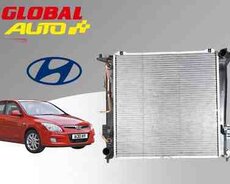 Hyundai i30 su radiatoru
