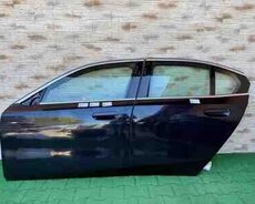 BMW G60 5 qapıları