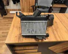 Land Rover Range Rover Vogue 2024-2026 radiatoru
