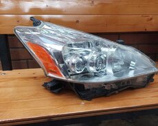 Toyota Prius V 2014 ön sağ fara