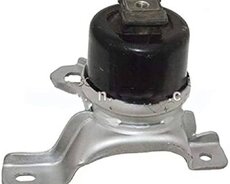 Land Rover motor poduskasi